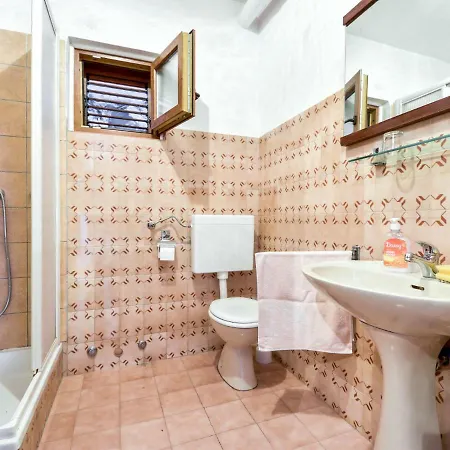 Apartment Luka-1 * Drage
